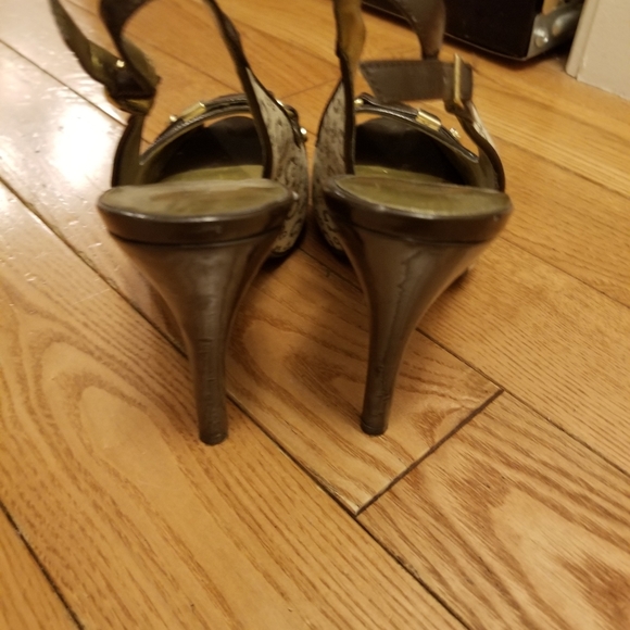 Shoes - Picture 3 of 4